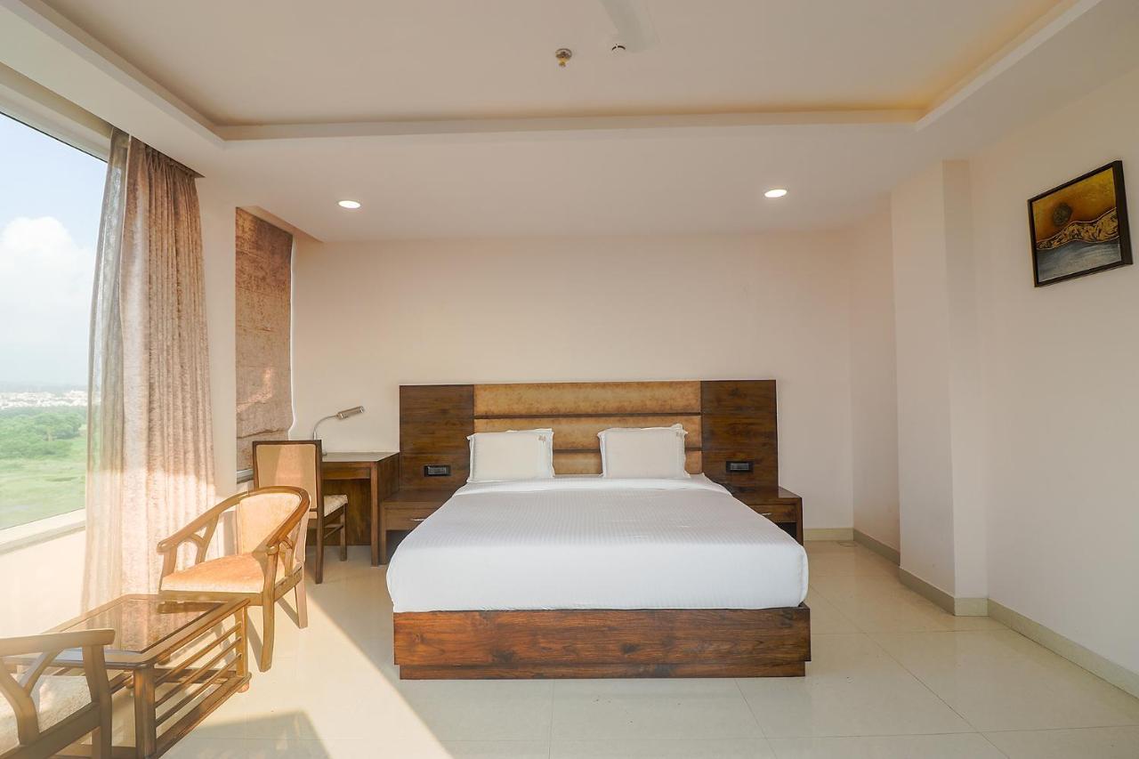 Fabhotel Mid Town Grand Panchkula Exterior foto