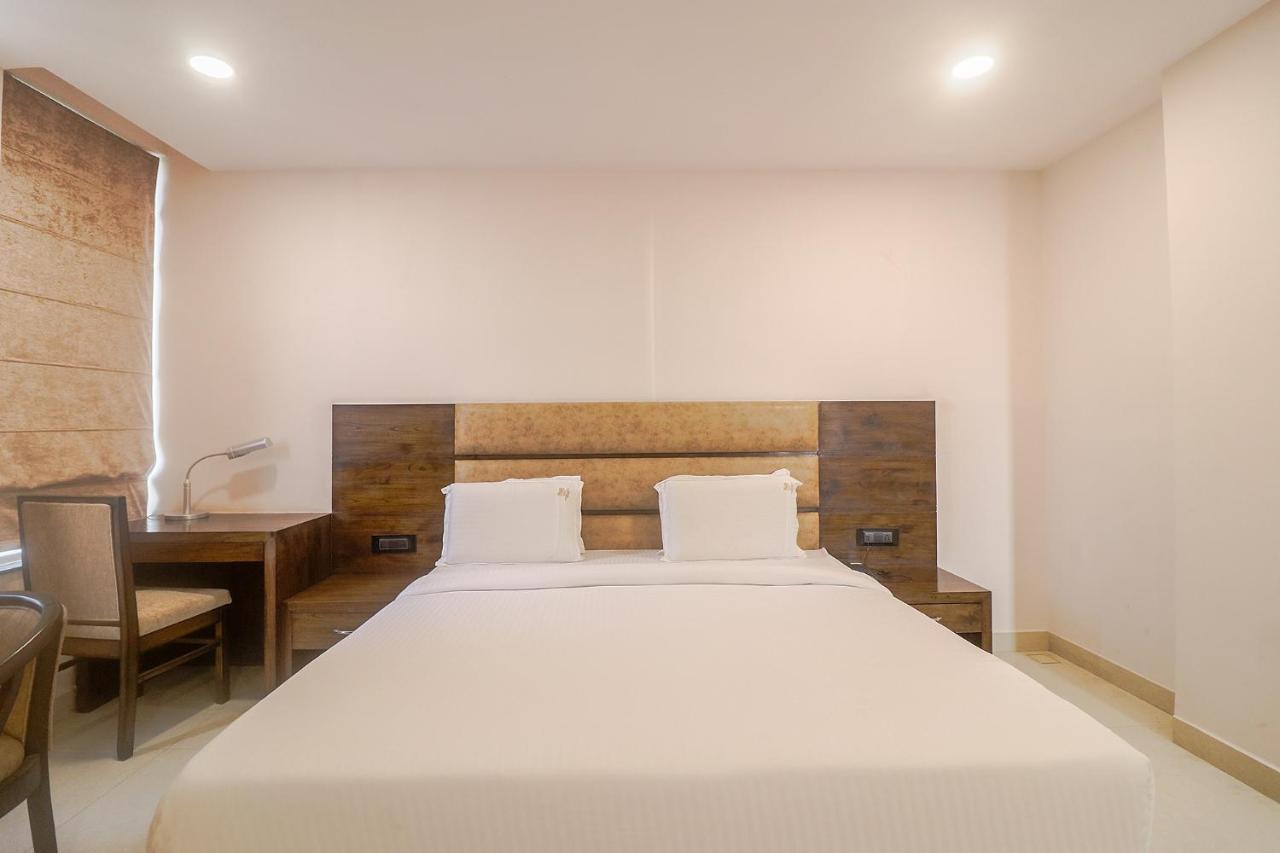 Fabhotel Mid Town Grand Panchkula Exterior foto