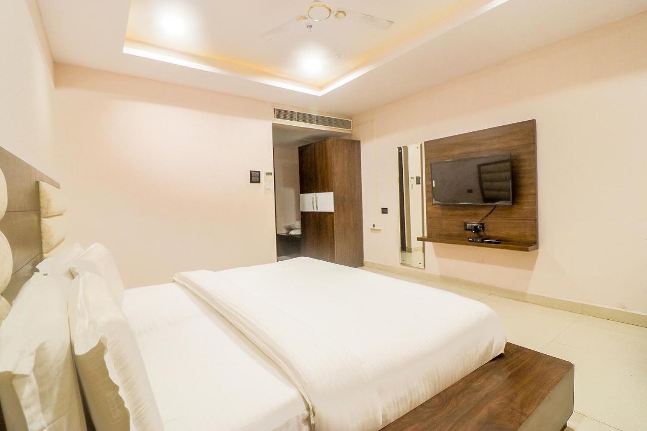 Fabhotel Mid Town Grand Panchkula Exterior foto