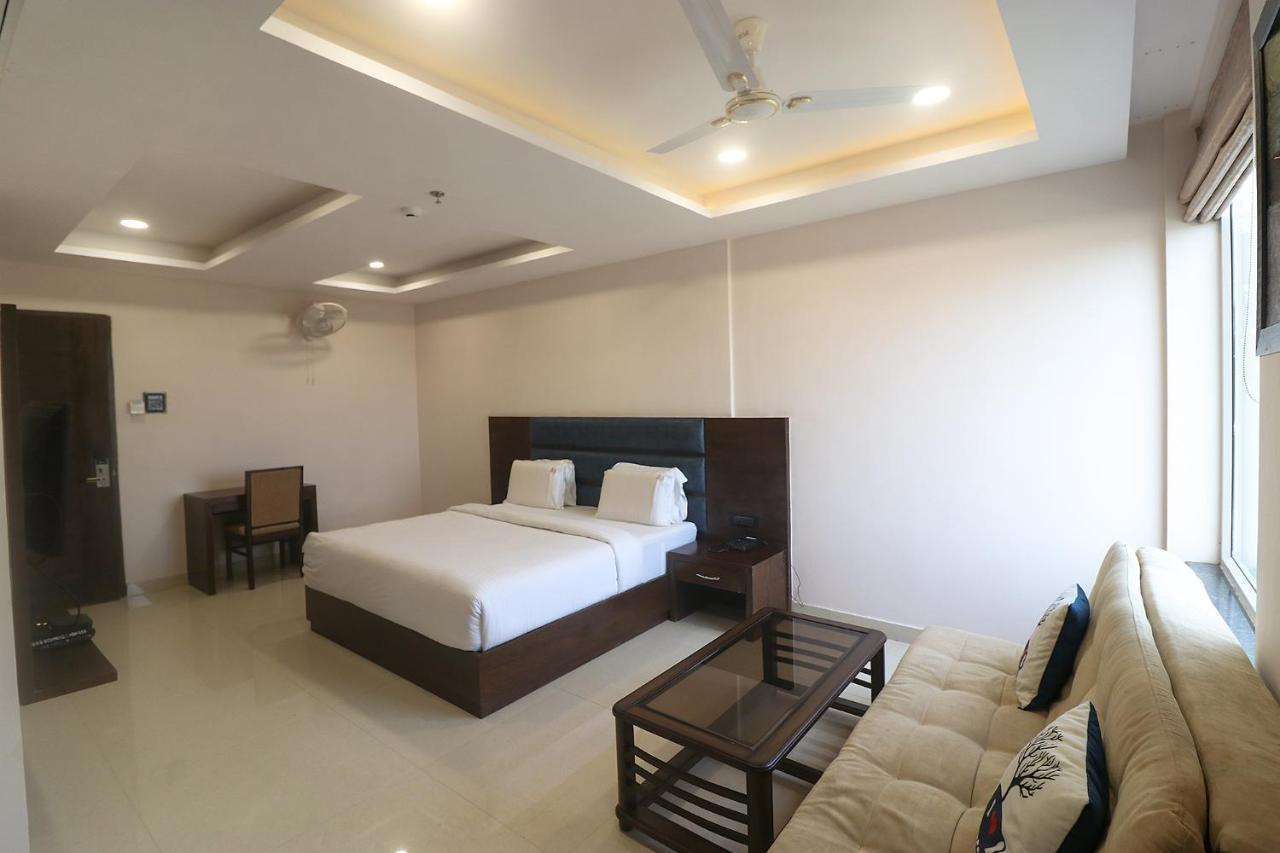 Fabhotel Mid Town Grand Panchkula Exterior foto